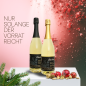 Preview: Produktbild Sparkling Zero Weihnachts-Duo auf einem Tisch präsentiert, mit weihnachtlicher Deko